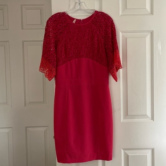 IMPERIAL Italian Bell Sleeve Fuchsia Lace Sheath Dress Size Medium - Picture 4 of 16